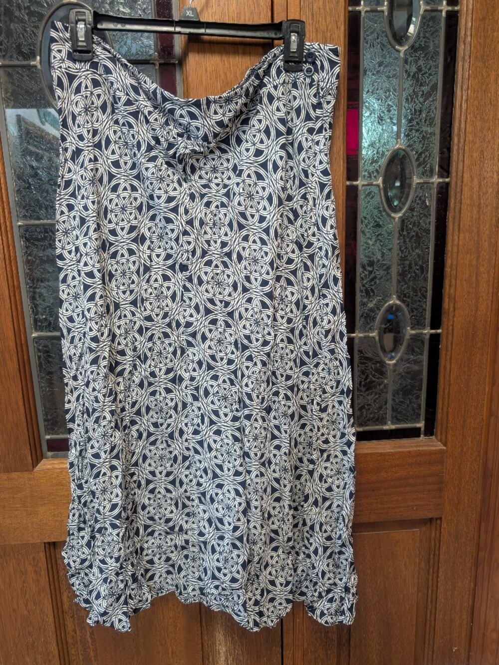 Womens black/white geometric pattern skirt, size 16